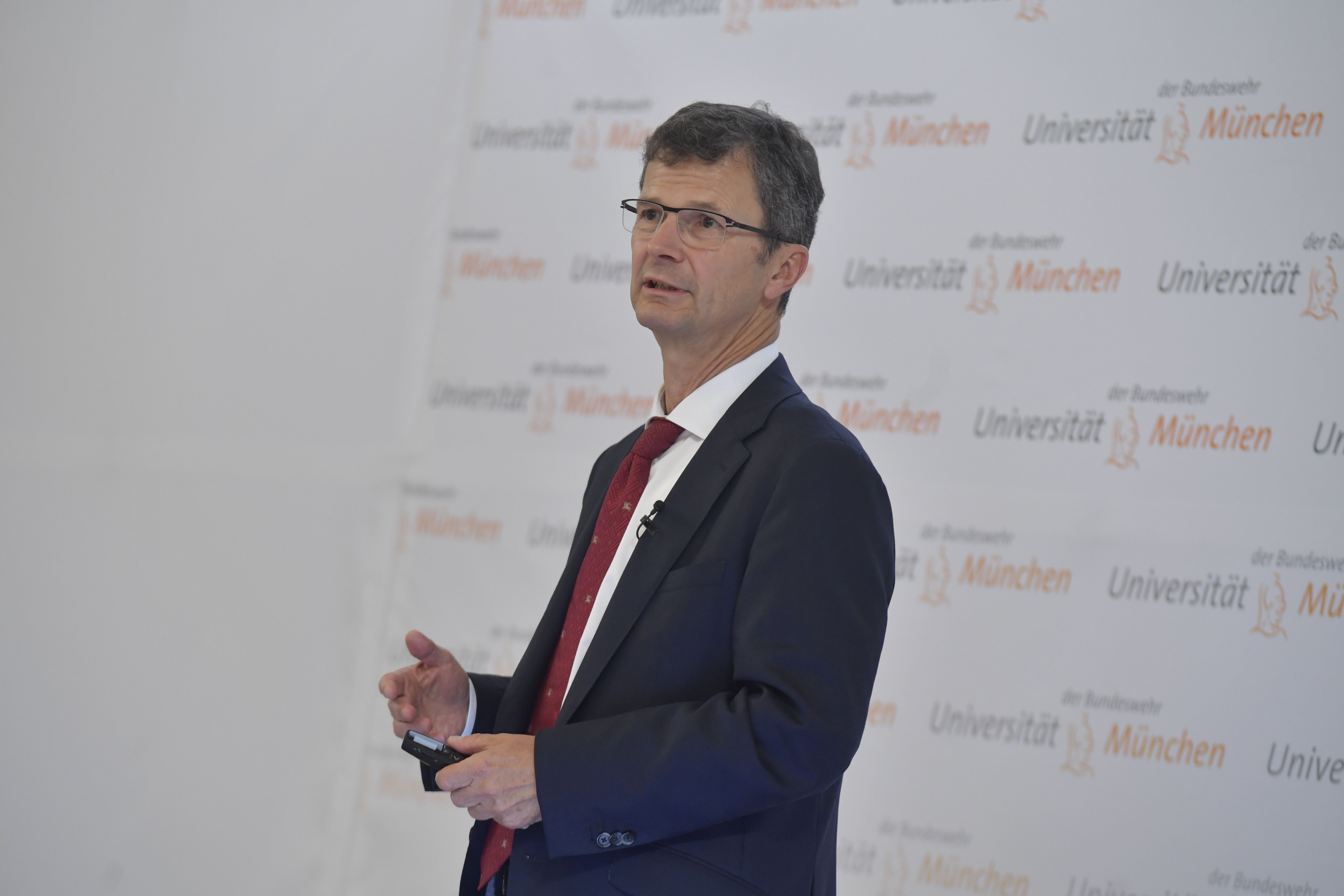 90 Dr. Gaus, Siemens.JPG