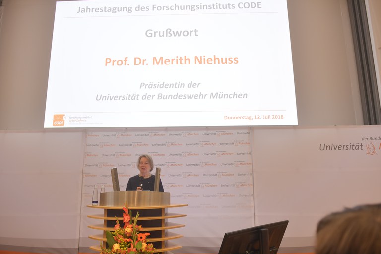 3 Prof. Niehuss, UniBw M.JPG