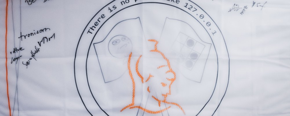Die traditionelle "Flag of Fame", hier noch ohne den Namen des Siegerteams Die traditionelle "Flag of Fame", hier noch ohne den Namen des Siegerteams