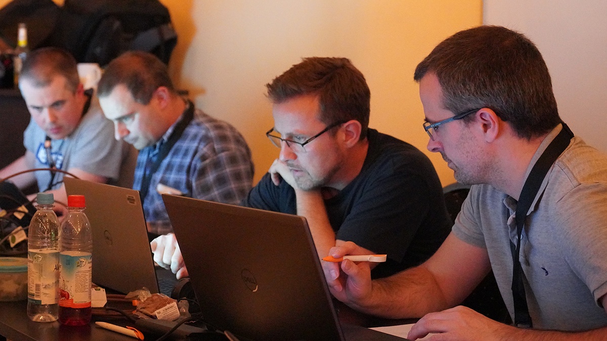 Vier Teams lieferten sich die Nacht hindurch ein Kopf-an-Kopf-Rennen um die besten Platzierungen (Foto: FI CODE)