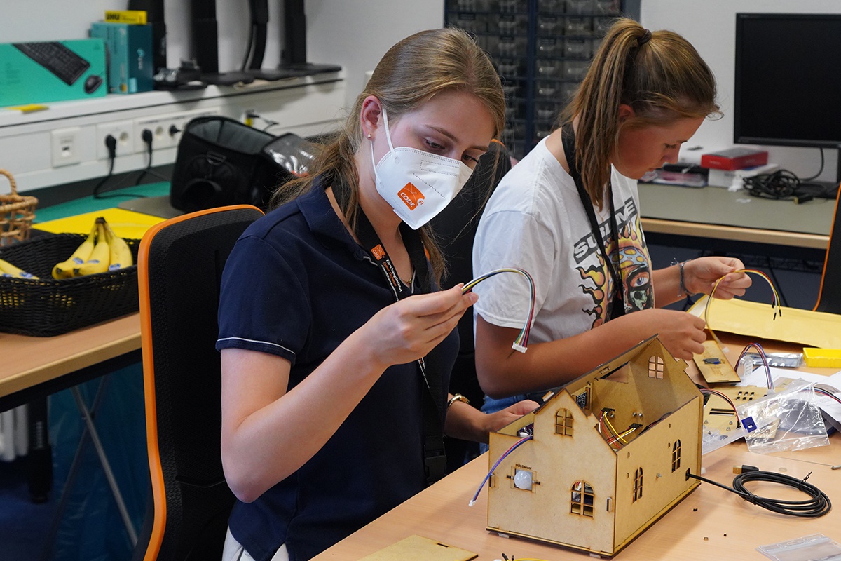 Informatik in den Ferien: Smart Home und Programmieren für Mädchen