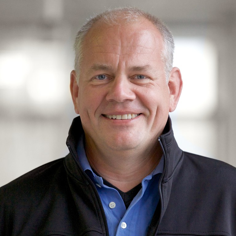 Sie sind auf der Seite der Professur für "Flugmechanik & Flugführung" gelandet. Gerne würden wir Ihnen unsere vielfältigen Aktivitäten in Forschung und Lehre vorstellen. Informieren Sie sich über unsere spannenden Projekte und unsere beeindruckende Laborausstattung. Lernen Sie unser inspiriertes Team kennen ... und wie Sie ein Teil davon werden können.  Alles Wissenswerte finden Sie über das obige Auswahlmenü.  Eine informative Reise wünscht Ihnen Univ.-Prof. Dr.-Ing. Axel Schulte.