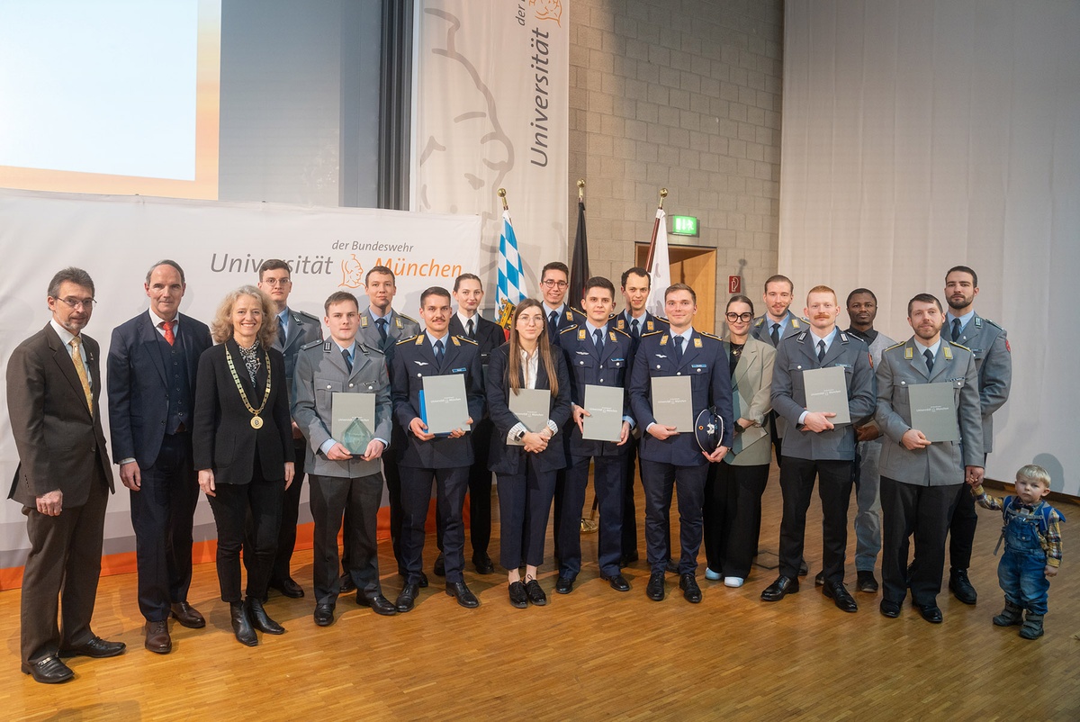 Preisträgerinnen und Preisträger der Studien- und Sonderpreise Gruppenfoto