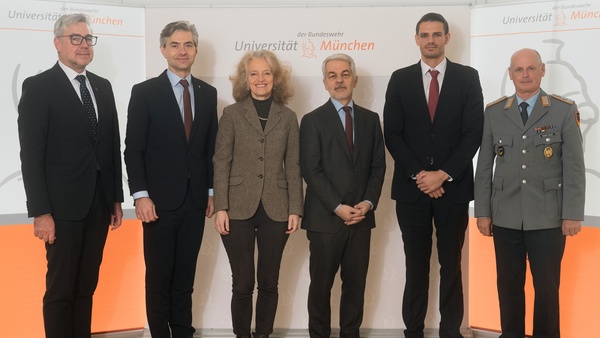Gruppenfoto beim Besuch des Außenministers von Litauen bei der UniBw M