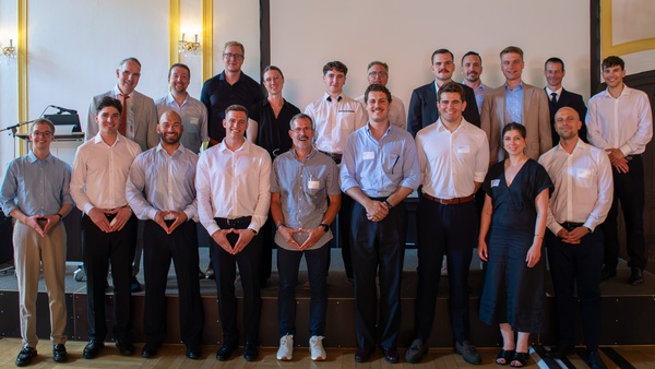 Gruppenbild des Hacking for Defense Abschlussevents