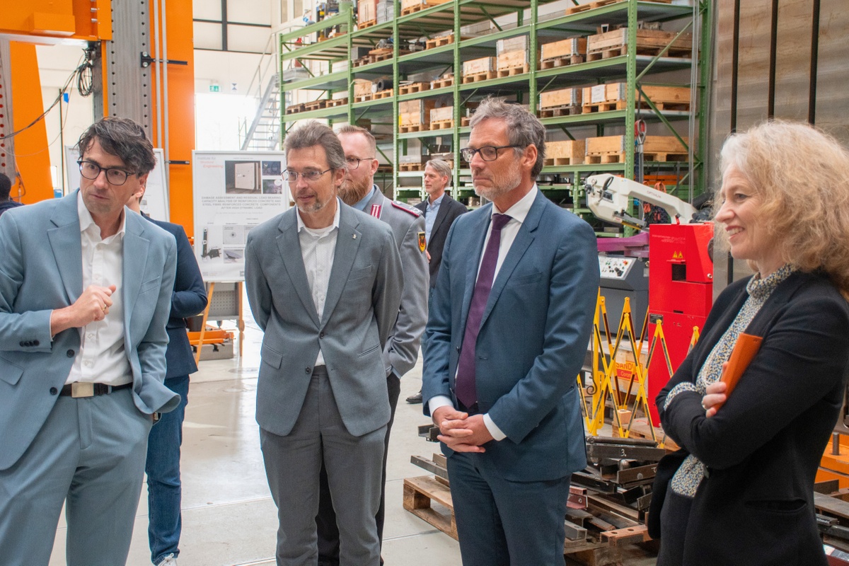 Besuch von Staatssekretär Plötner im KRITIS-Labor