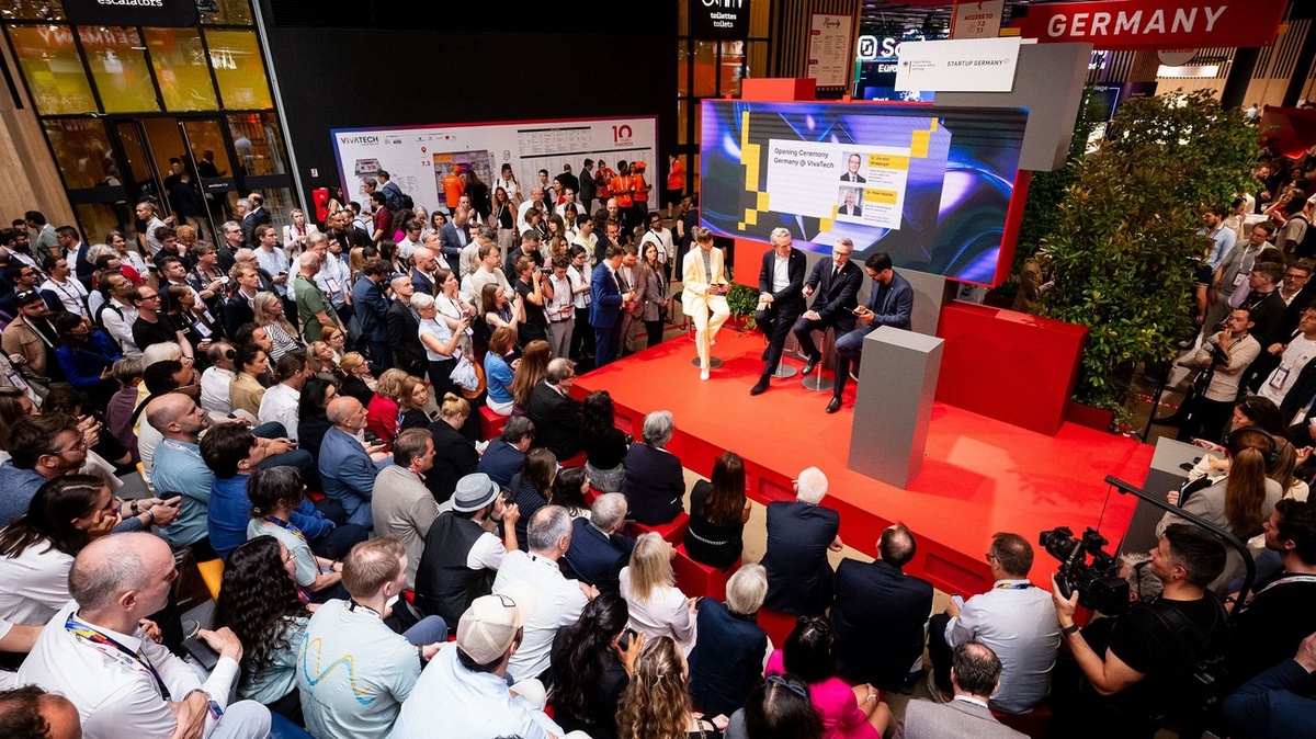 Minister Wildberger bei der Eröffnungszeremonie des German Park bei der VivaTech 2026