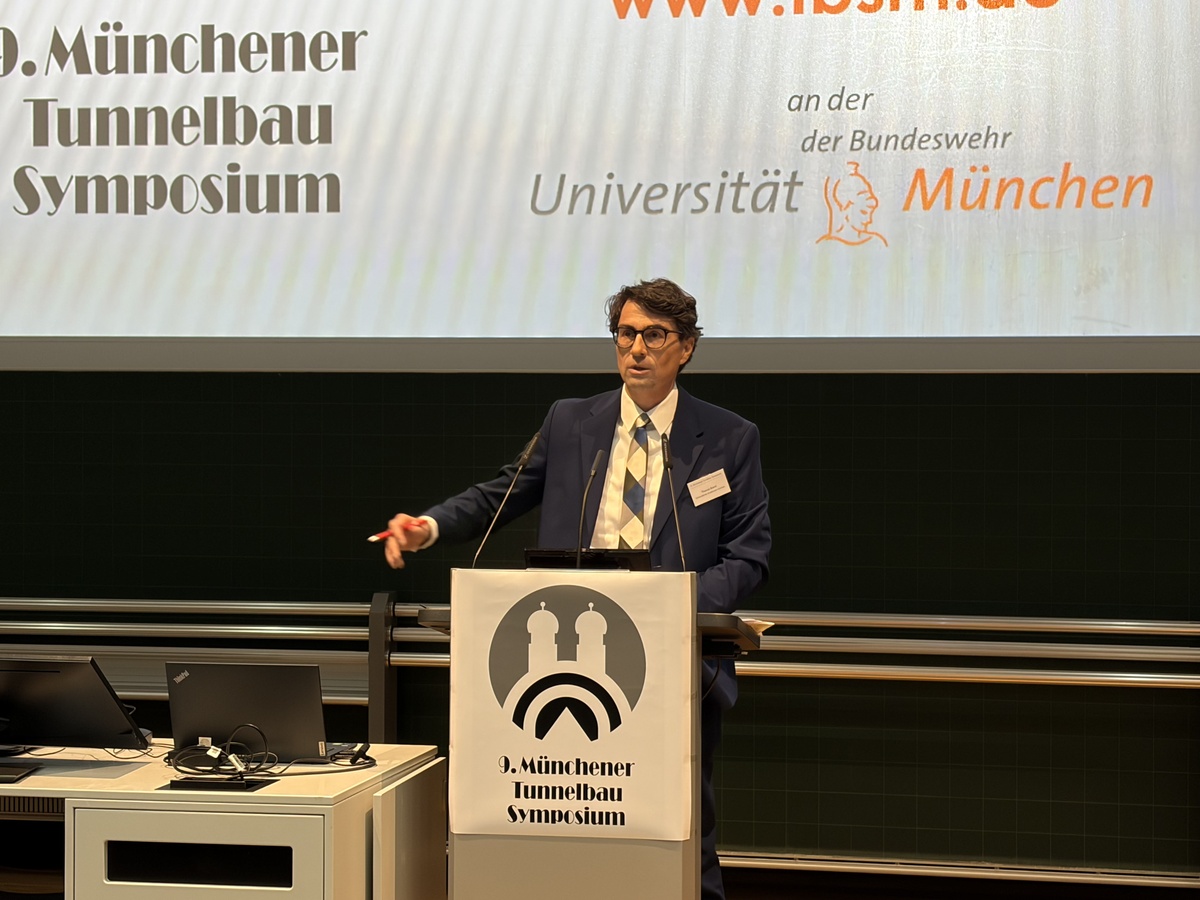 Moderator der Veranstaltung Prof. Thomas Braml von der UniBw M