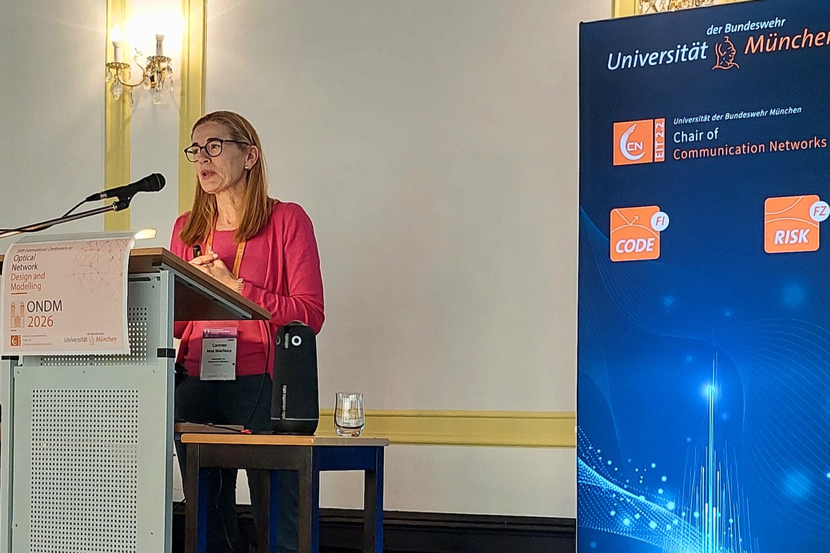 Prof. Mas Machuca auf dem Podium der ONDM-Konferenz