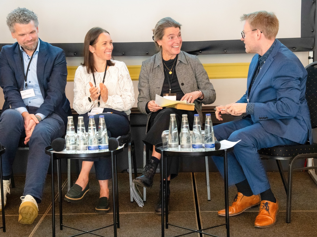 Prof. Timothy Williams, Prof. Max Spannaus, Prof. Inga Schalinski und Prof. Christina Binder bei der Podiumsdikussion