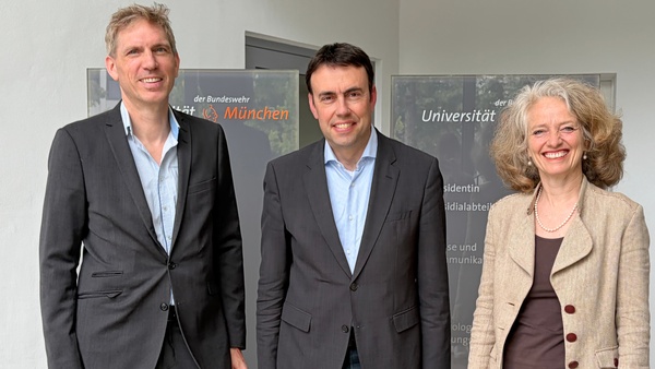 Präsidentin Prof. Eva-Maria Kern begrüßt gemeinsam mit Prof. Stephan Stetter den Parlamentarischen Staatssekretär Dr. Nils Schmid