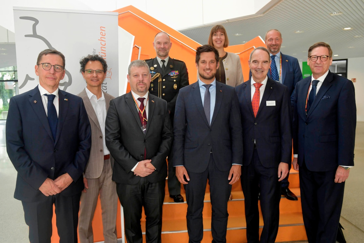 Gruppenbild beim Besuch der wallonnishcen Delegation bei der UniBw M
