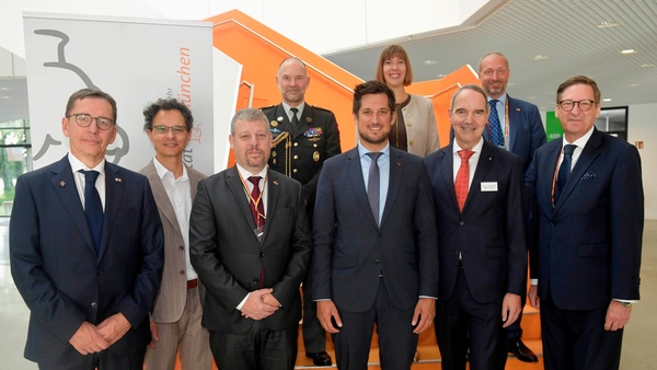 Gruppenbild beim Besuch der wallonnishcen Delegation bei der UniBw M