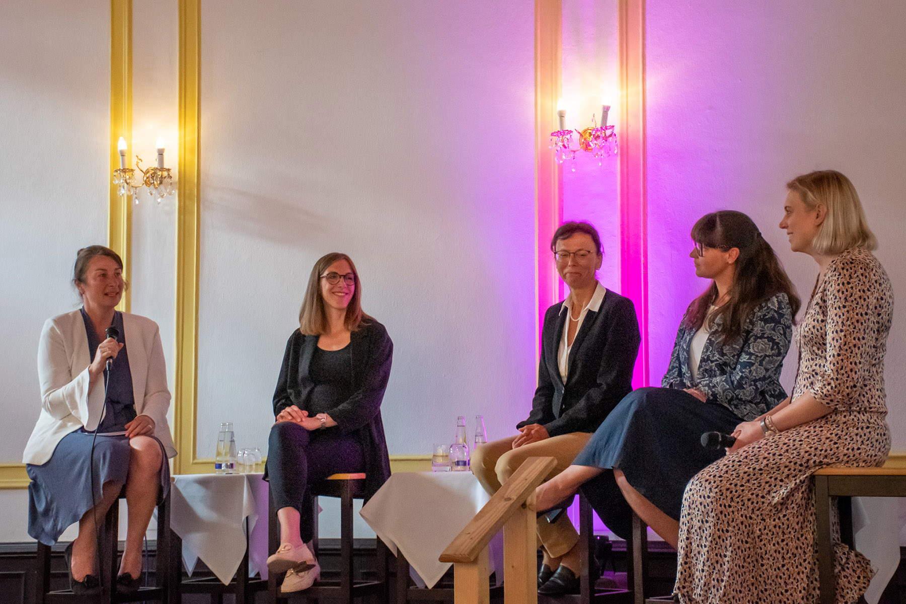 unibwm-mentoring sommerfest-podiumsrunde.jpg