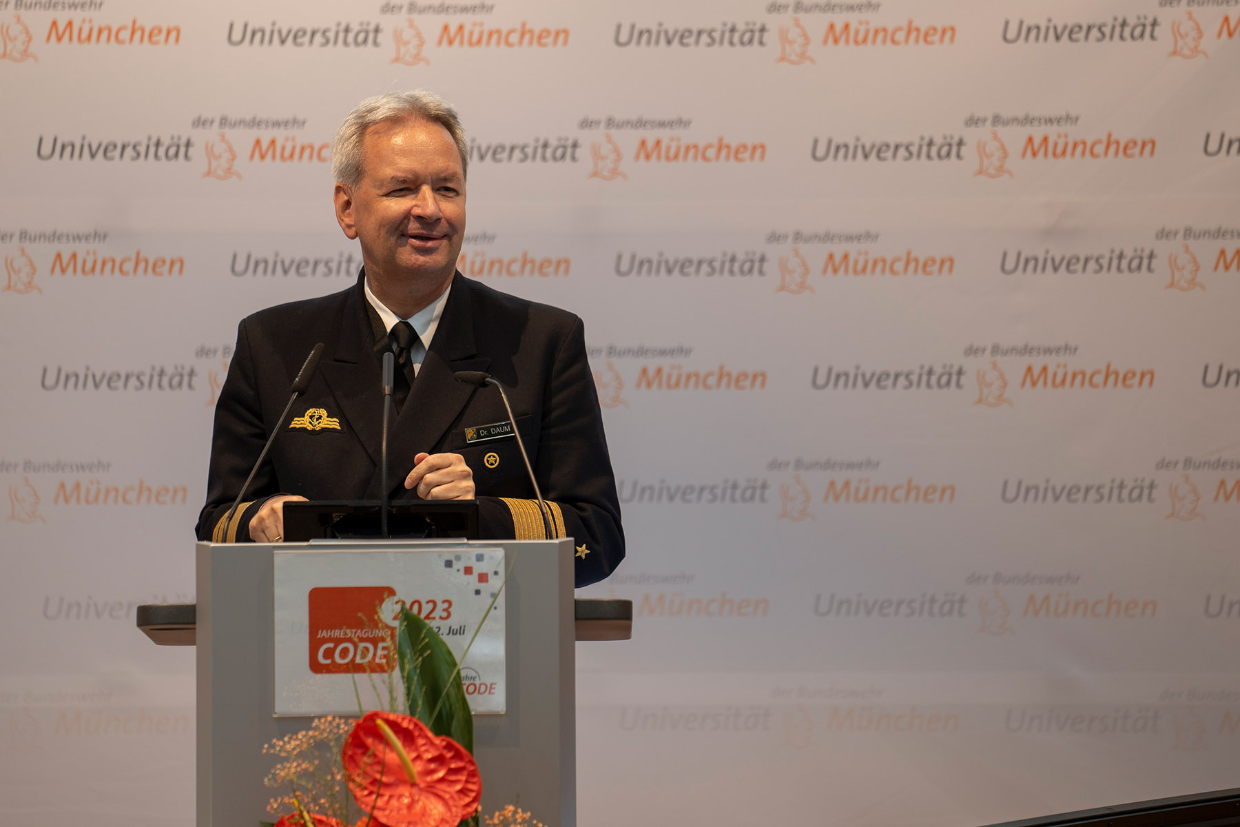 unibwm_jahrestagung code-vizeadmiral daum.JPG