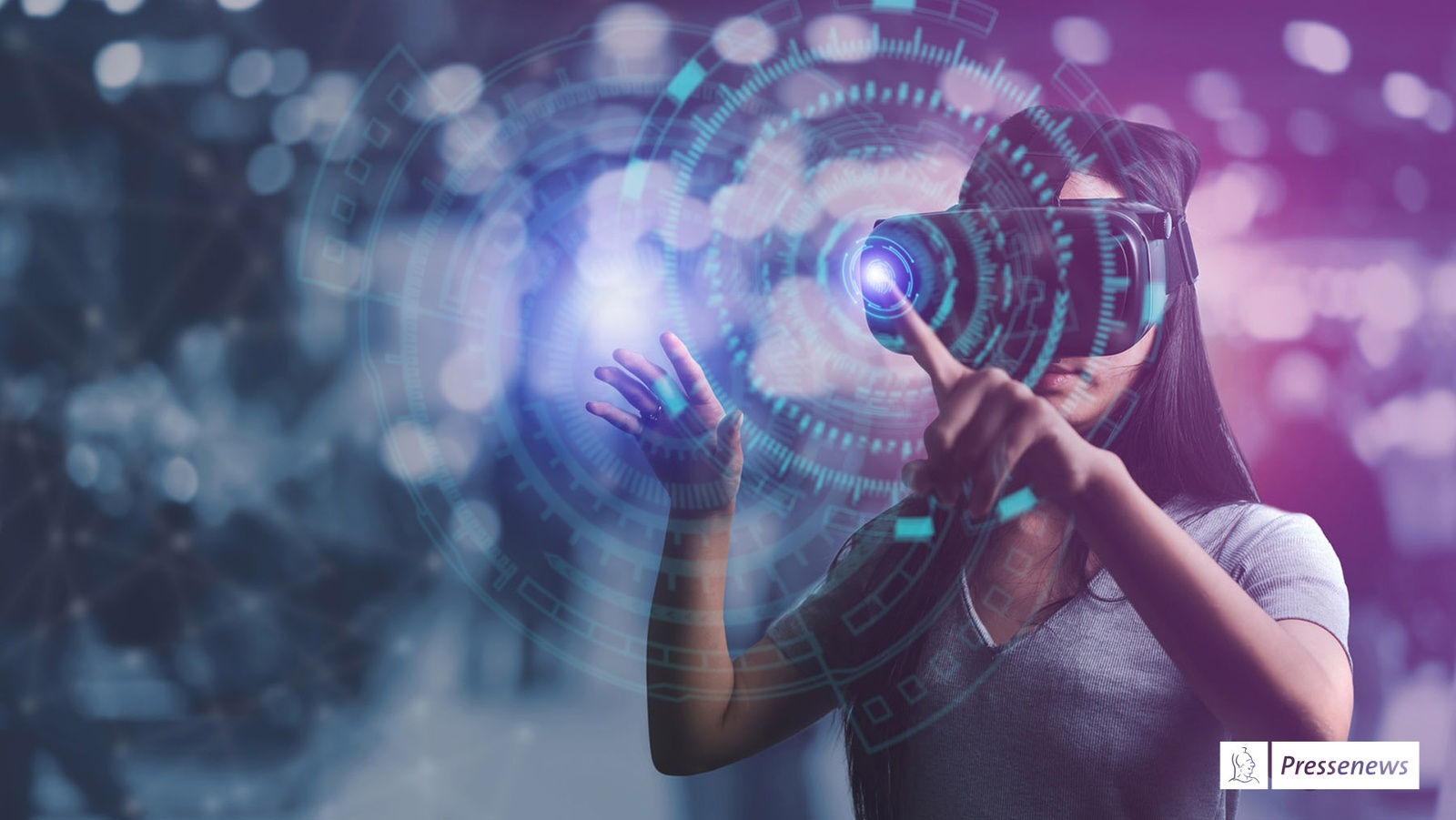 Studie zum Thema Metaverse Eine Frau trägt eine VR-Brille und tippt mit dem Finger in eine scheinbar im Raum schwebende Grafik
