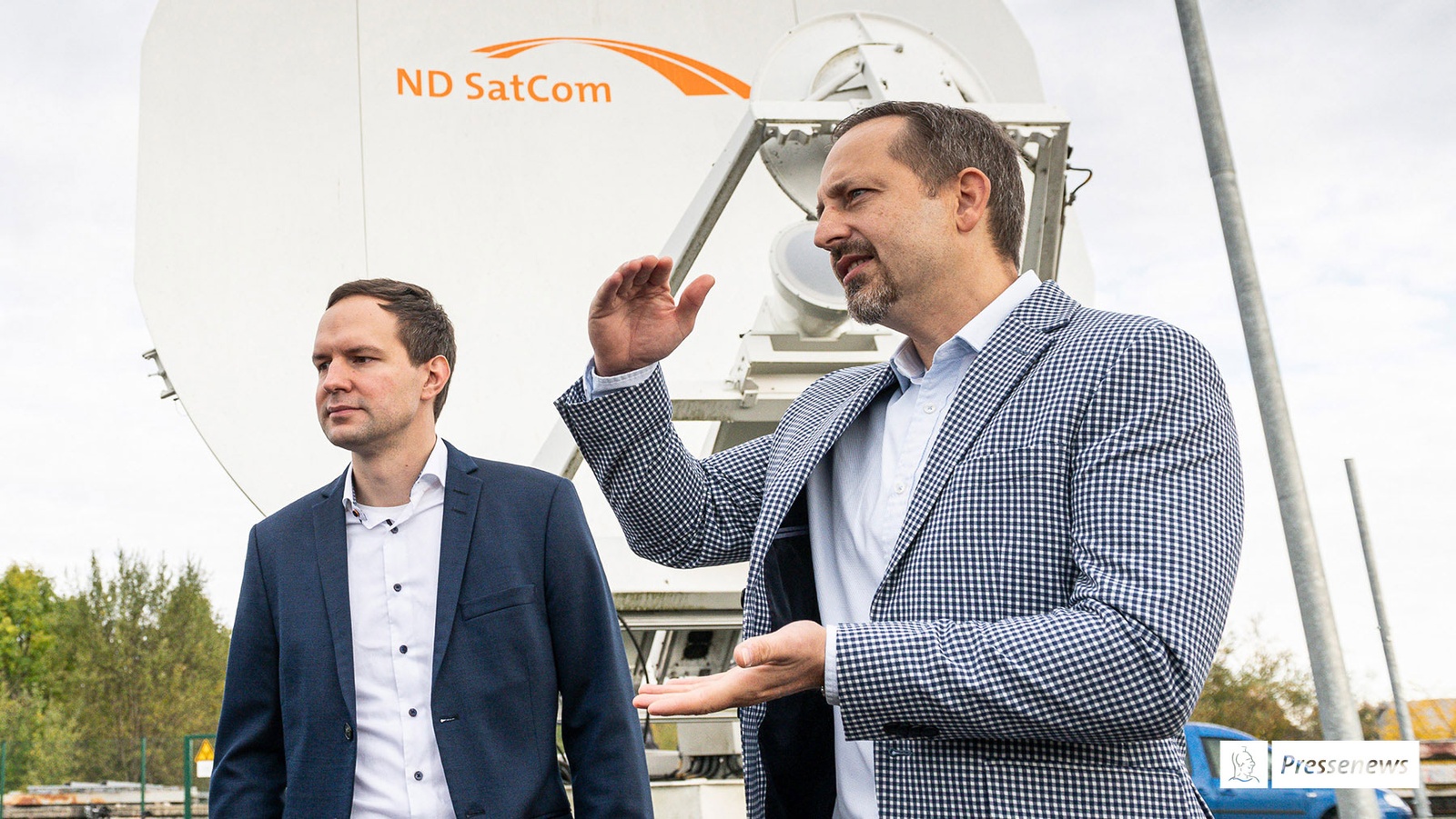 Google Learning Expedition: Projekt SeRANIS Geschäftsführer NEOSAT GmbH Kai-Uwe Storek (links) und Prof. Andreas Knopp, Leiter des Projekts SeRANIS (© Markus Mielek)