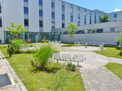 Innenhof Gebäude33_300.jpg