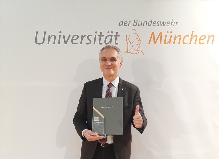 Prof. Dr. Thomas Apel wins the teaching award for his outstanding teaching