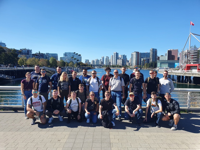 Reisegruppe in der Nähe der Science World | Downtown Vancouver, BC