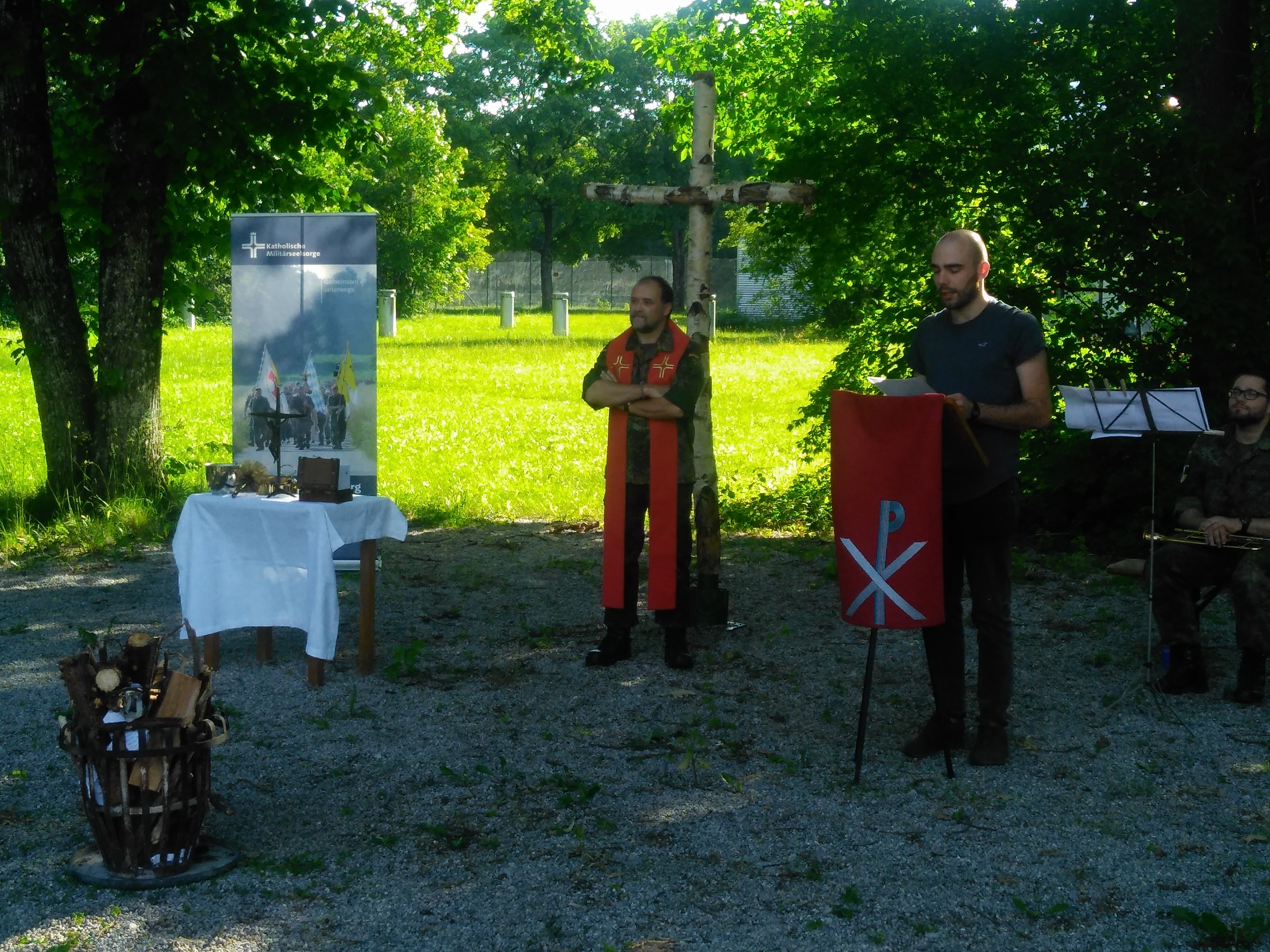 Gottesdienst und Johannisfeuer