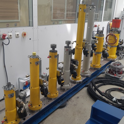 Various hydraulic cylinders