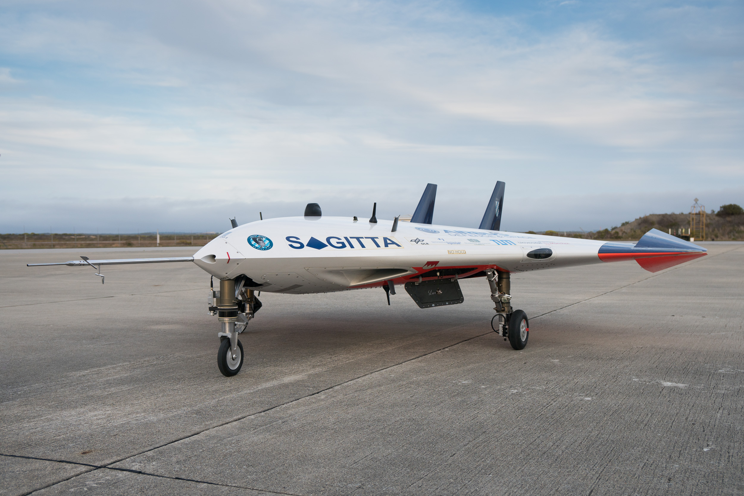 Zusammen mit Airbus Defence and Space und weiteren Partnern (TU Chemnitz, TU München, DLR und Technische Hochschule Ingolstadt) wurde der Flugversuchsträger SAGITTA entwickelt und geflogen. Dabei wurde von der Professur für Luftfahrtsysteme ein System zur Umweltwahrnehmung integriert, um Aufklärungsmission mit entsprechender Sensorik durchführen zu können.