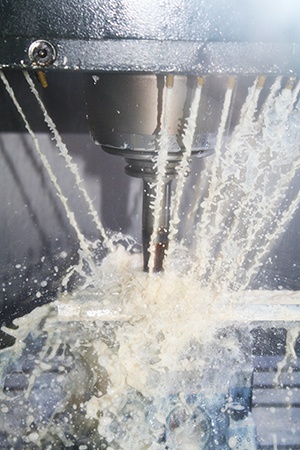 Bohrwassereinspritzung an der CNC-Fräsmaschine DMG MORI