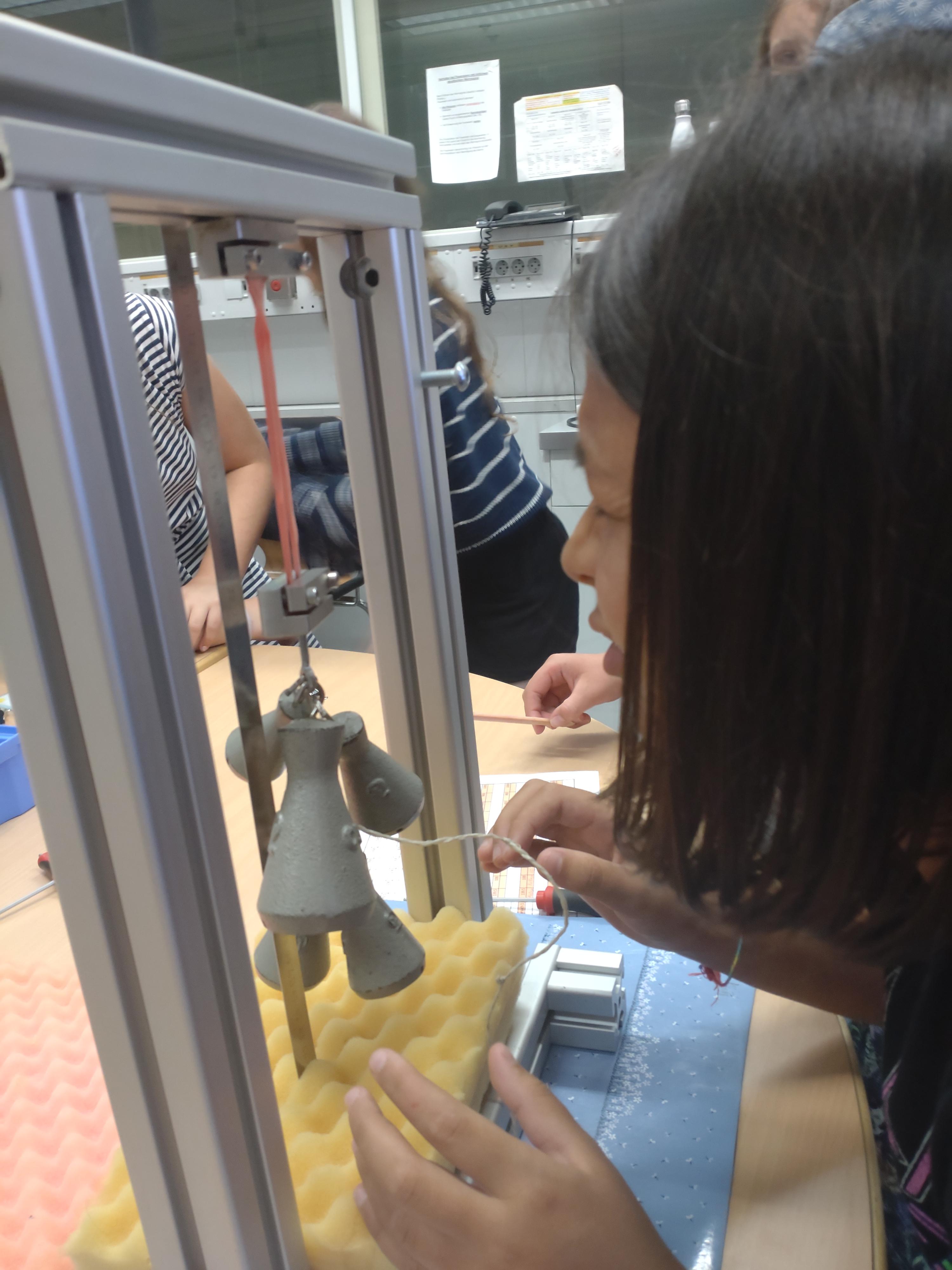 Längenausdehnung eines Prüfkörpers unter Last