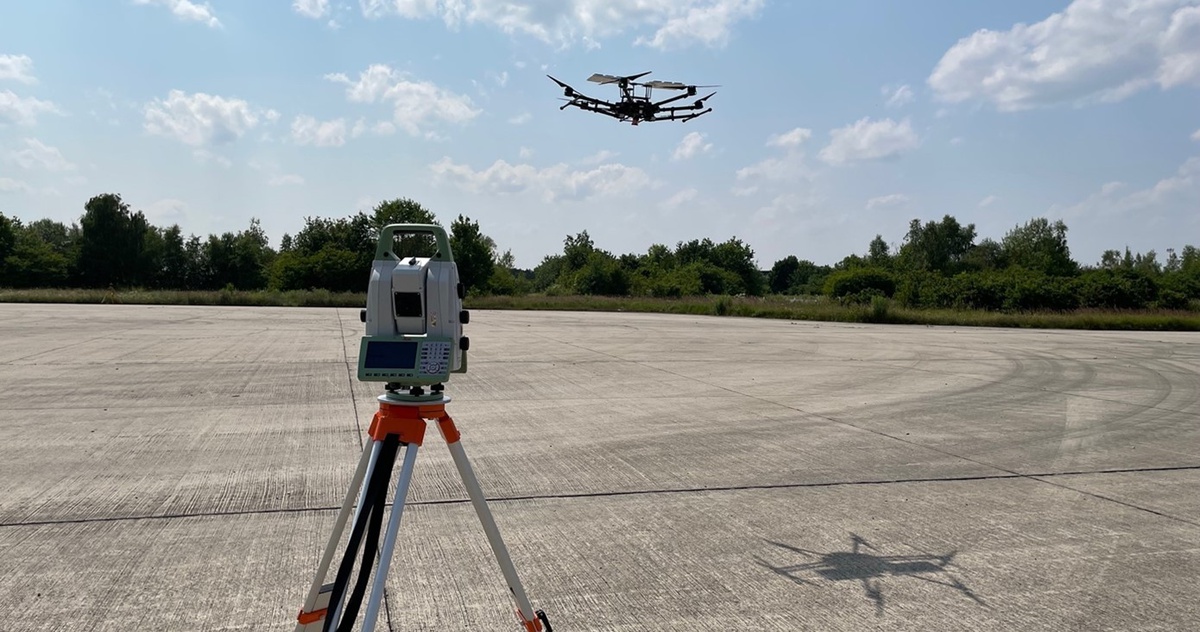 Ground multipath mitigation with UAVs