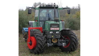 Traktor mit integriertem Messrad