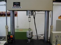 servohydraulische Pruefmaschine Schenck Instron 100 kN