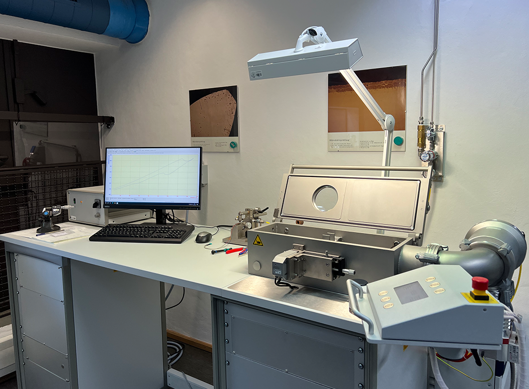 TA Instruments Abschreckdilatometer DIL805A.png