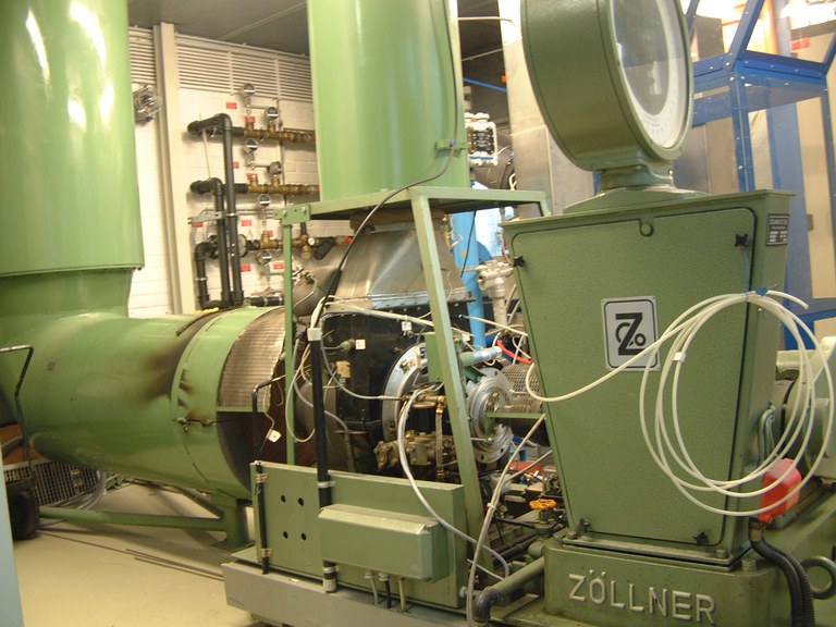 Kleingasturbinenanlage  Bei der Kleingasturbine handelt es sich um eine Einwellengasturbine der Firma Klöckner-Humboldt-Deutz AG, Oberursel (heute Fa. Rolls Royce Engines).