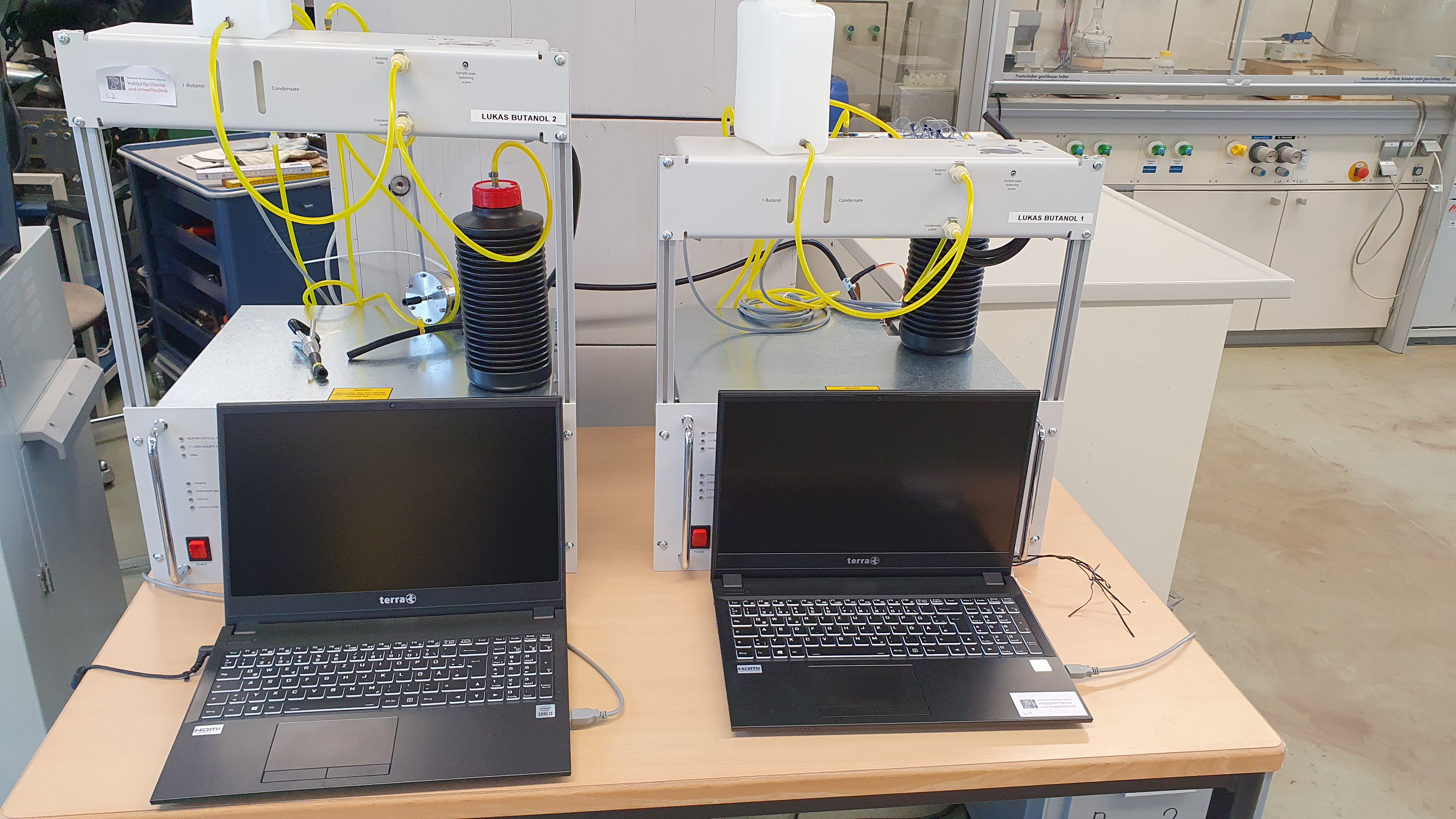 Scanning Mobility particle Sizer (SMPS, Fa. Grimm)  und  Kondensationspartikelzähler (CPC, Fa. Grimm)