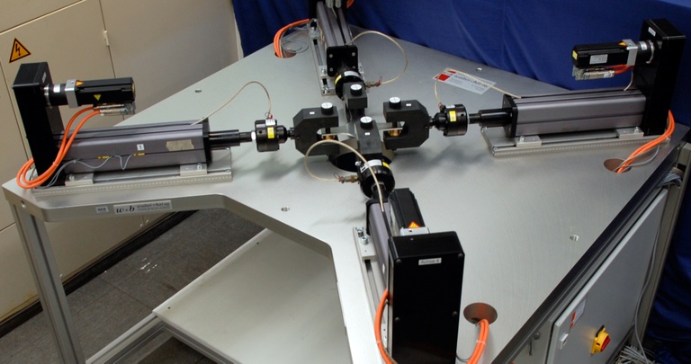 Biaxiale Prüfmaschine