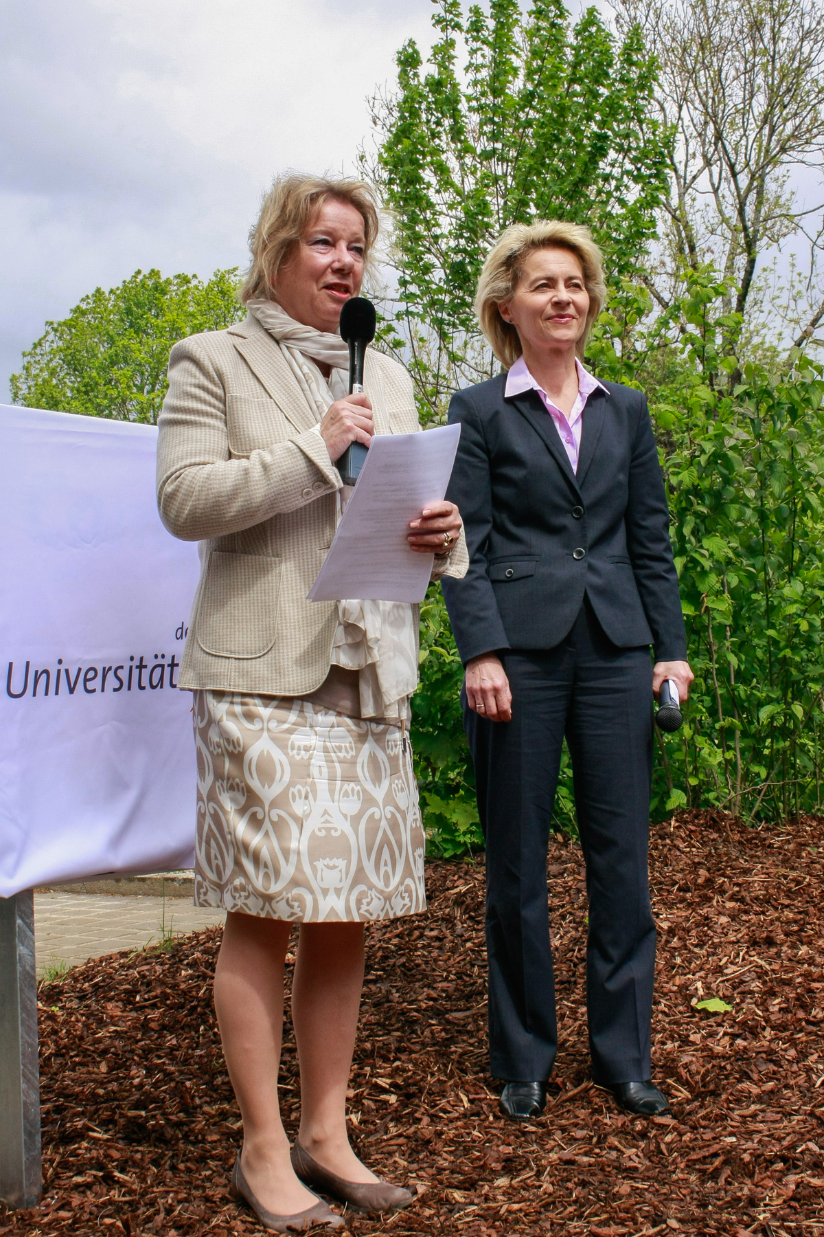 Prof. Dr. Merith Niehuss und Dr. Ursula von der Leyen