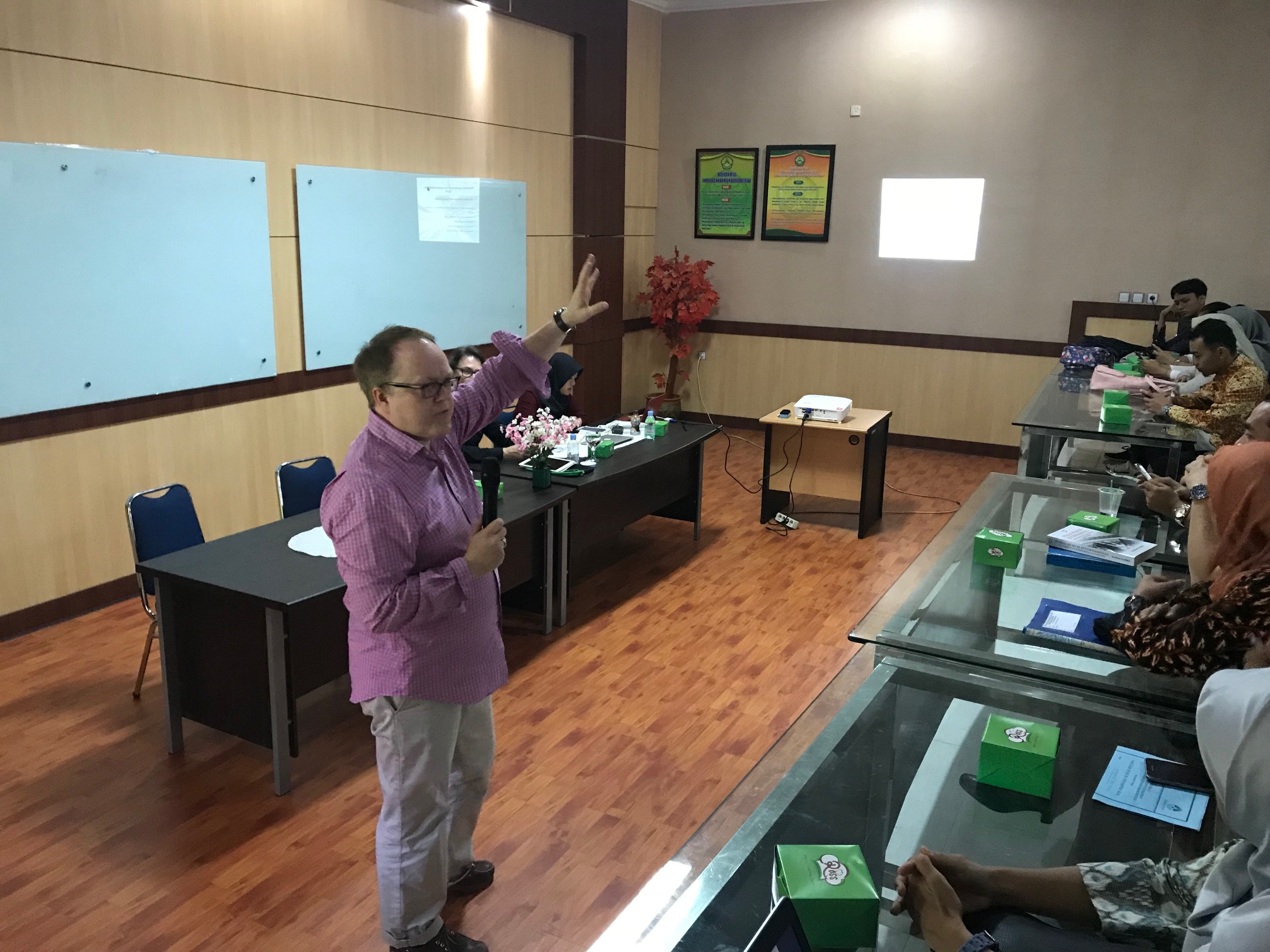 Prof. Dr. Michael Bohne - Vorlesung an der Universitas Riau UR