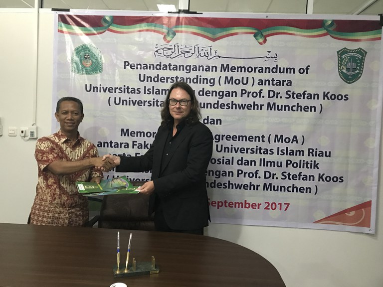UIR MoU 2017 - mit Prof. Dr. Syafrinaldi