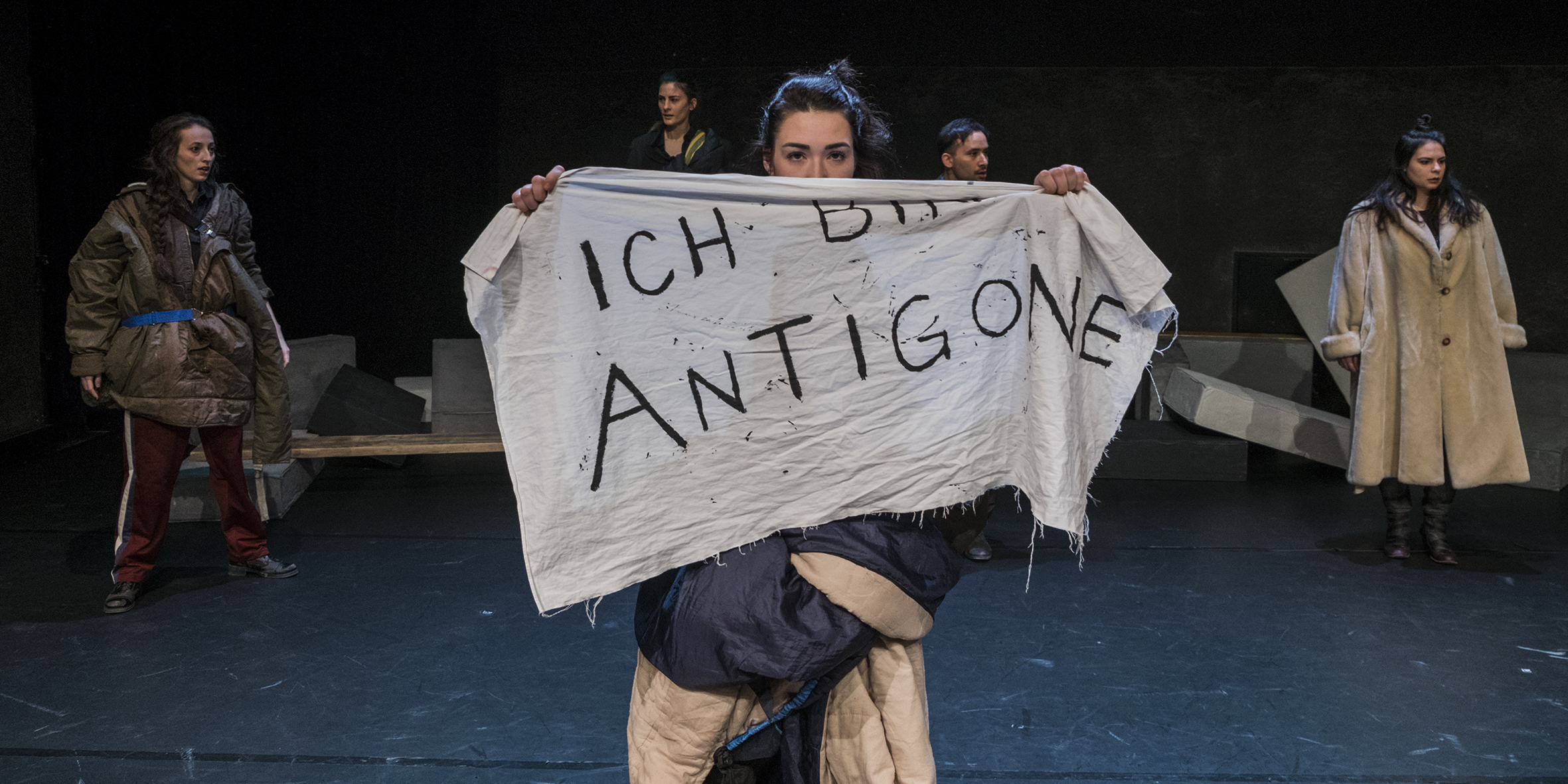 Nirgends in Friede. Antigone. (c) Rainer Berson (4).jpg