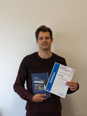 Der Nachwuchspreis ist mit einem Fachbuch des Ernst & Sohn Verlags dotiert. (Foto: Fabian Seitz)