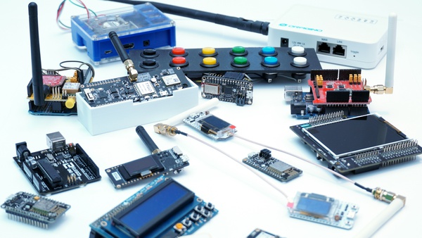 ROLORAN: Resilient Operation of LoRa Networks