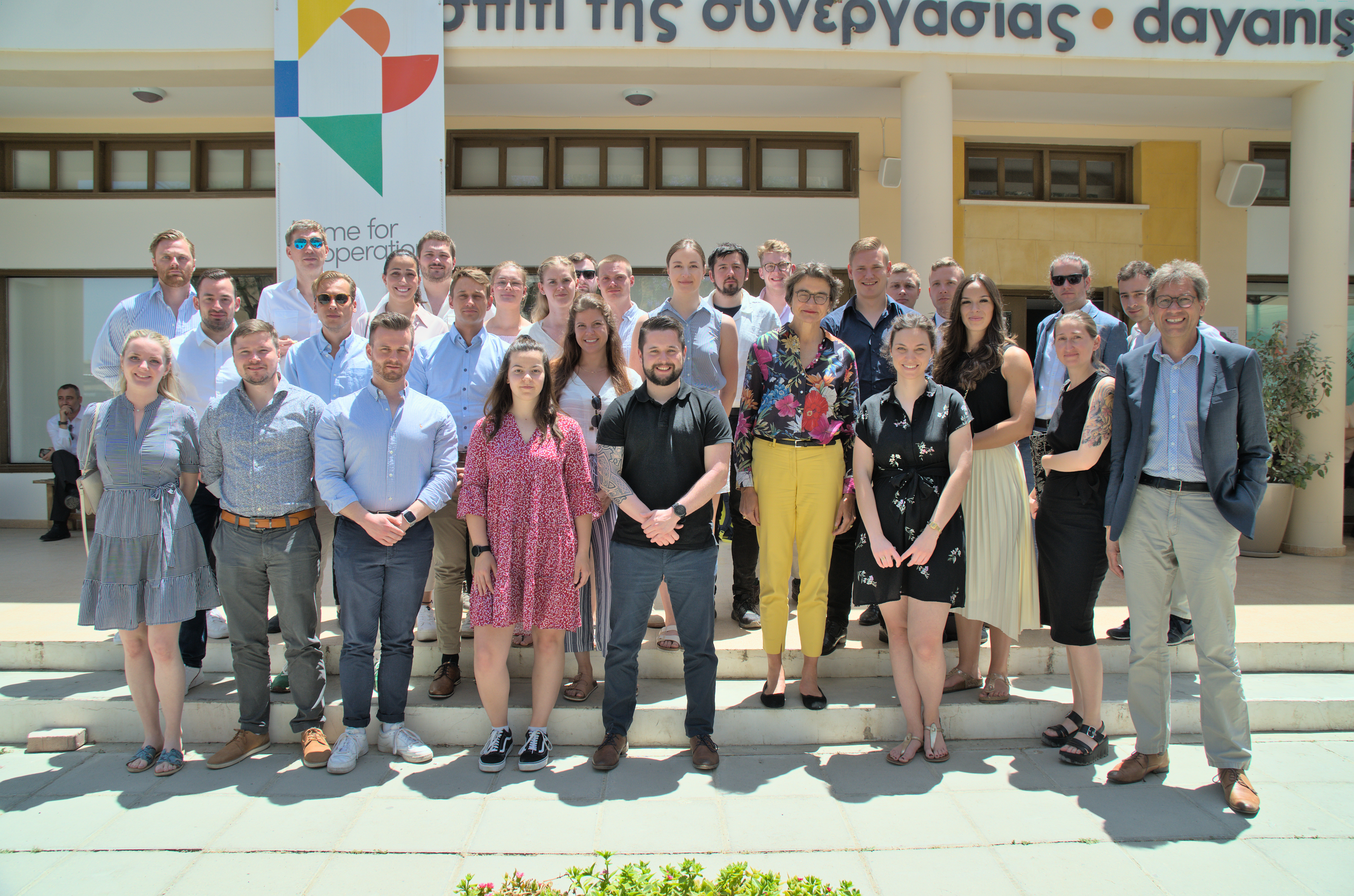 Gruppe mit deutscher Botschafterin Anke Schlimm