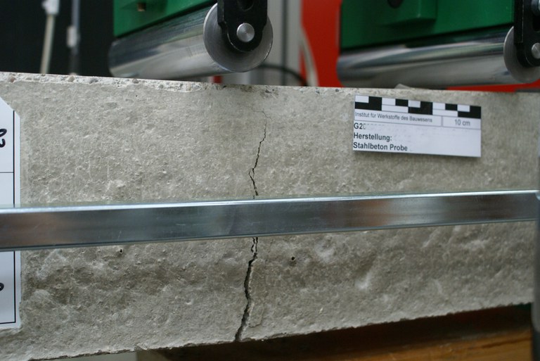 Cracked steelfiber reinforced concrete beam
