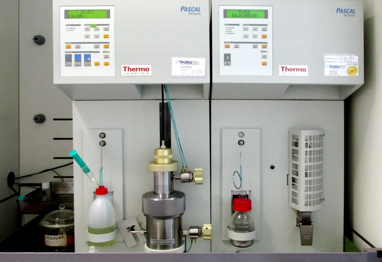 Hg pressure porosimeter with low and high pressure unit