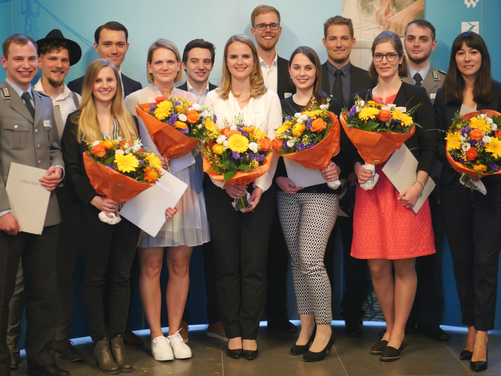 Teilnehmer am Wettbewerb um den Hochschulpreis des Bayersichen Baugewerbes 2018 Hochschulpreis-2018-Gruppenfoto.JPG